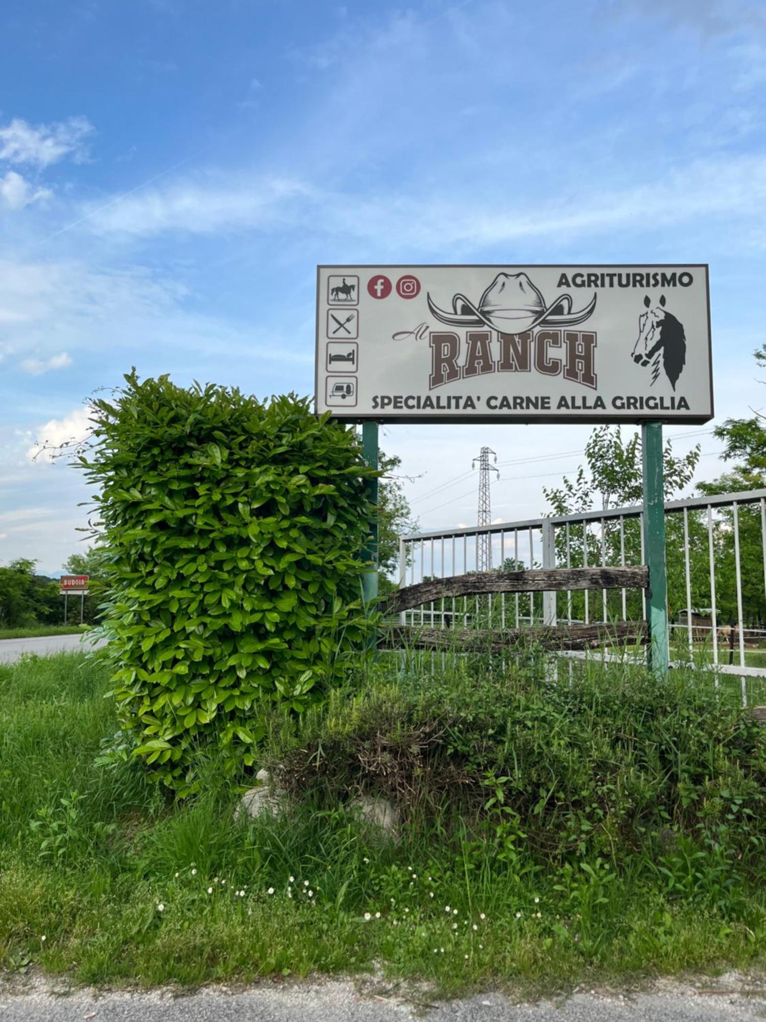 Agriturismo al Ranch Castello dʼAviano Exterior foto