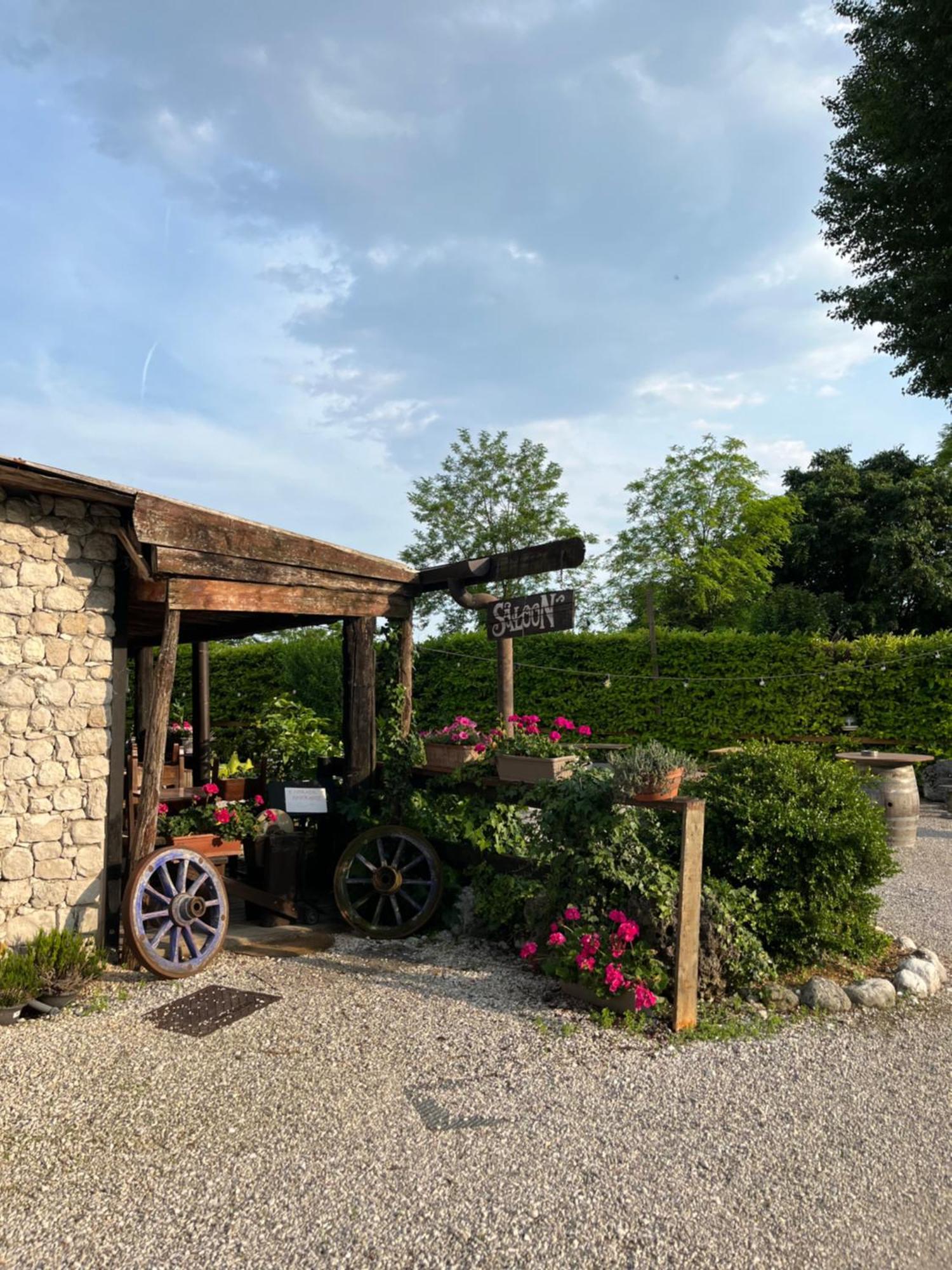Agriturismo al Ranch Castello dʼAviano Exterior foto