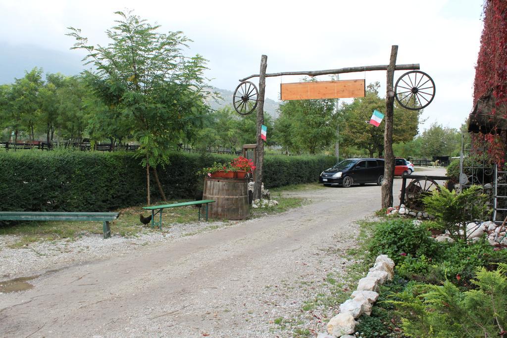 Agriturismo al Ranch Castello dʼAviano Exterior foto
